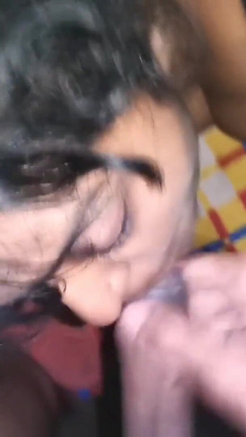 Moment cheie de la "Indiancă bhabhi excitată se bucură de pula mea de pulă mare și neagră și spermă în gură"