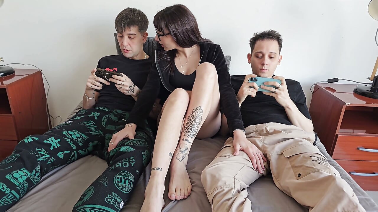 ゲーマーの友達をチンポをしゃぶって気を散らせるチャレンジ