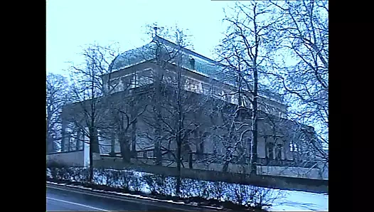 Memek berbulu tante seksi dengan toket aduhai ini dientot habis-habisan sampai dicrot di dalam