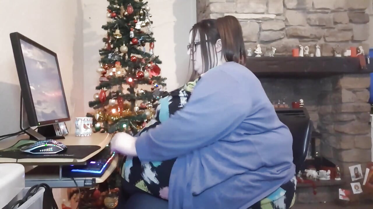 A garota mais gorda do trabalho esfrega a barriga