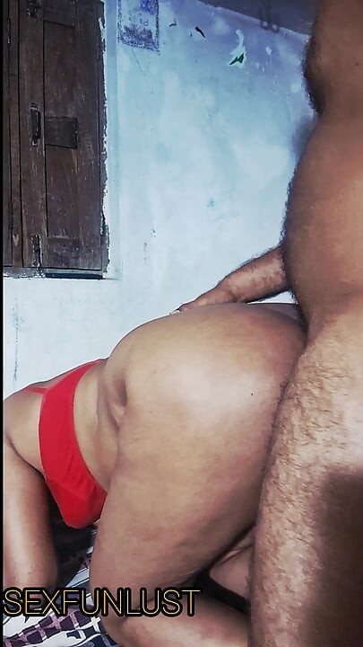 Sexy Bhabhi Richa ki hot chudai pati ke dost ne ki
