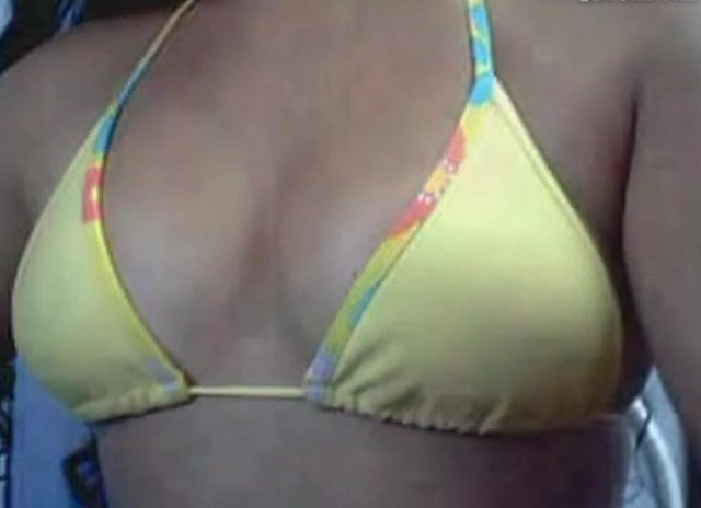 Morena casada pelada na cam