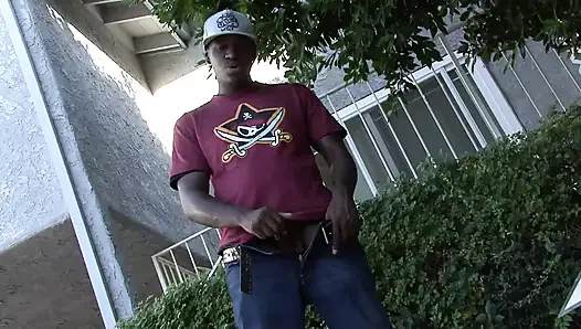 Tante seksi rambut cokelat suka banget pantatnya dientot sama kontol besar pria kulit hitam