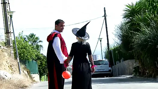 The witch Gina can not only ride the broom