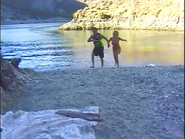 Futai în trei pe plajă