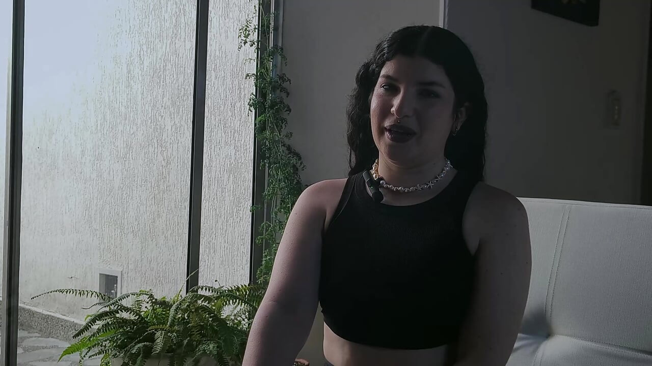 Mijn gothic milf date doet een joi om me te laten zien hoe ik moet klaarkomen