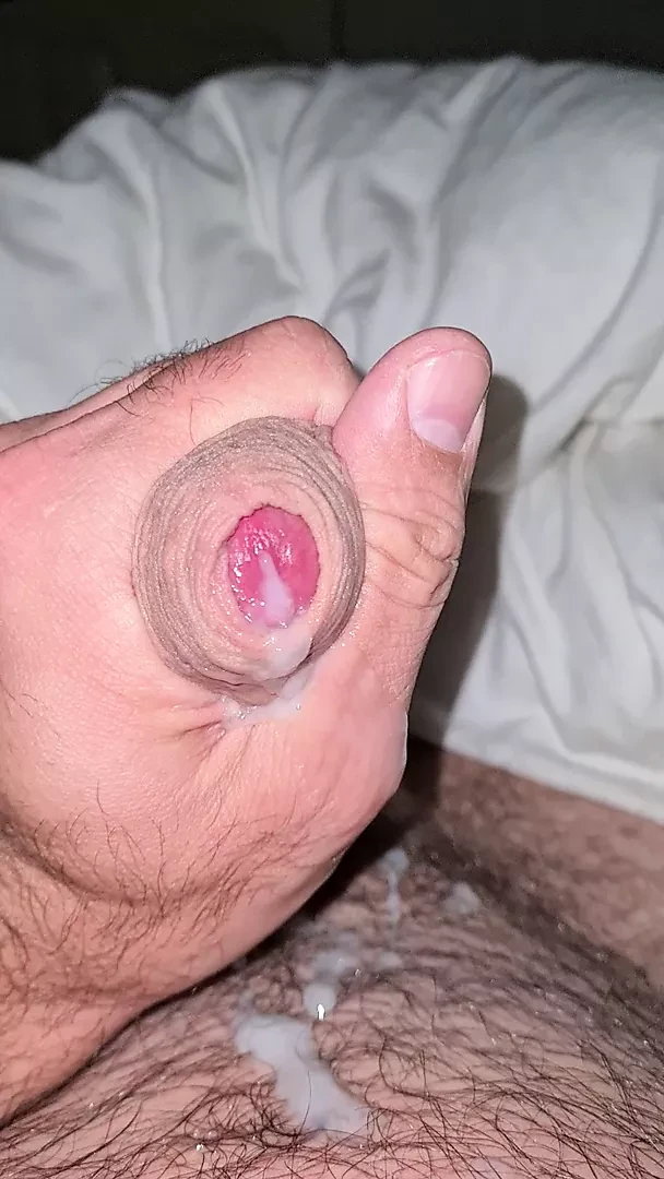 Mollig sperma en sperma trekken af. die wanhopige hulp nodig hebben