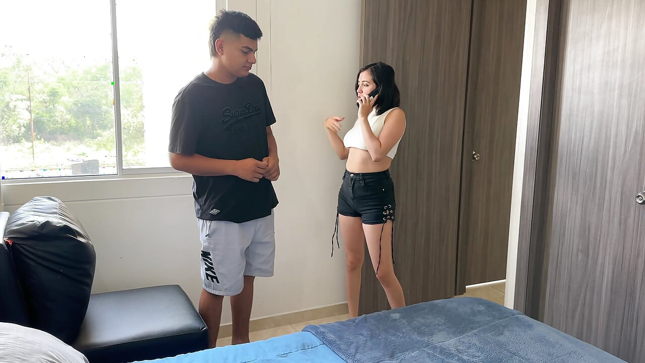 Je partage une chambre d’hôtel avec ma meilleure amie latina et je lui baise le cul énorme, je me venge de sa chatte délicieuse. Sexe avec ManuelaAlvarez
