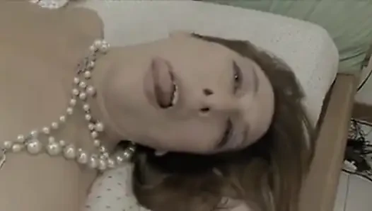 Nyonya Lia, bukankah kamu bersama suamimu malam ini?