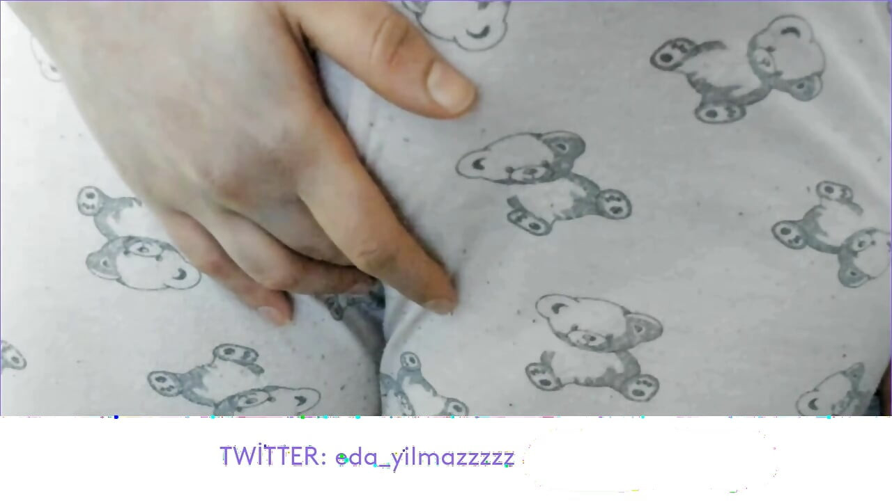 CAMELTOE- MASTURBATION IN PAJAMAS- PUFFED PUSSY- TURKISH PORN