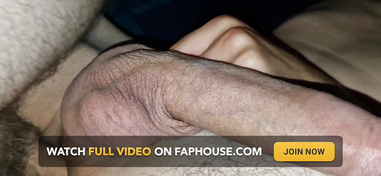 Kurve imaju velike kite. Jebeno vrući seks bez kondoma