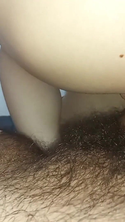 Momento strusciante da "Sesso con la mia piccola sorellastra"