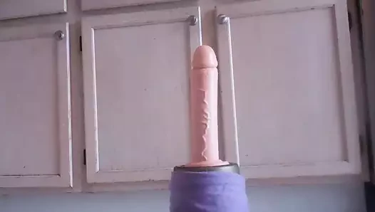 Blackamazoncd pembe iç çamaşırı ve topuklu bir yapay penis sürme