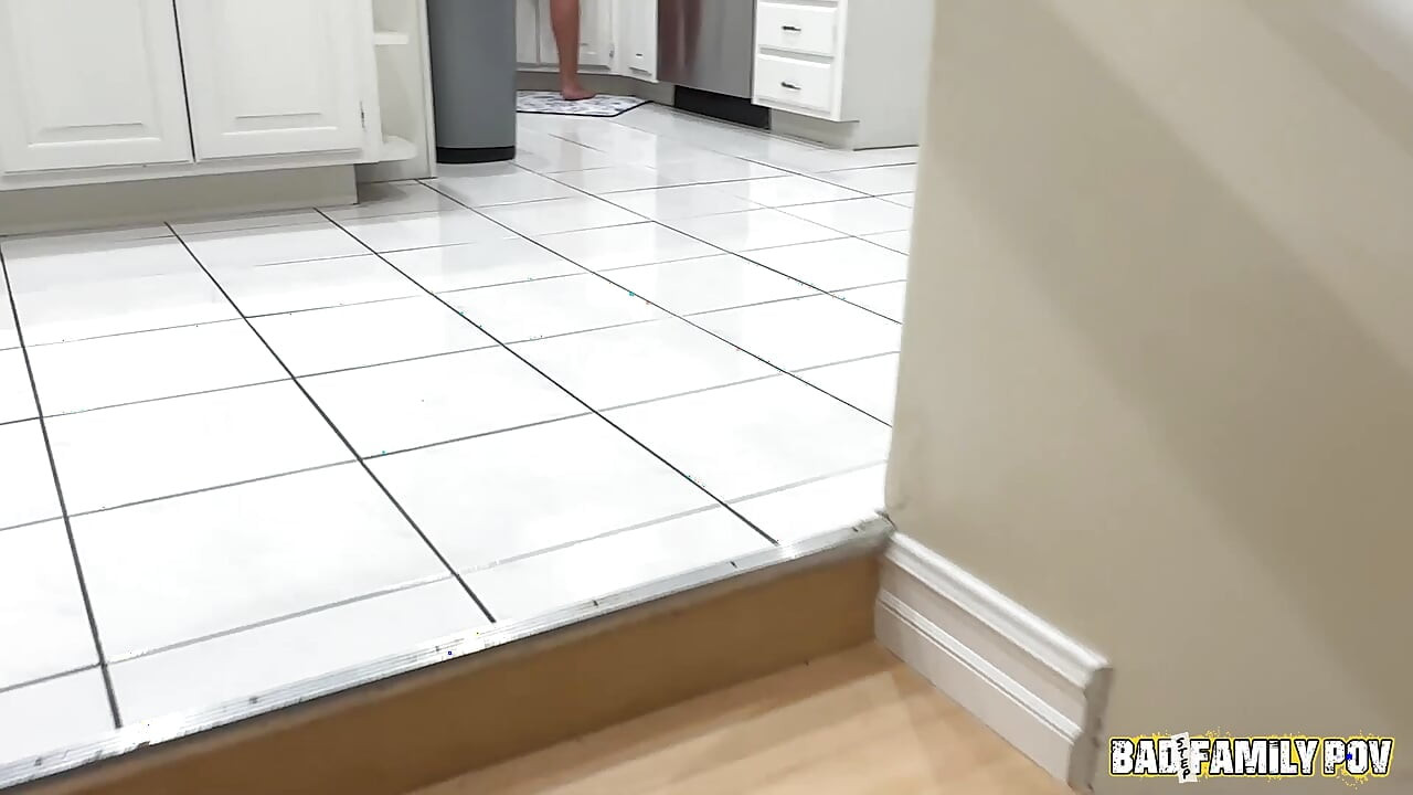 BadFamilyPOV - Alexis Kay chupa o pau latejante do padrasto