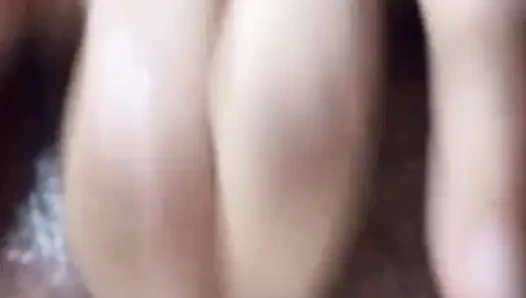 Bhabhi panas masturbasi untuk panggilan video dengan pacar rambut