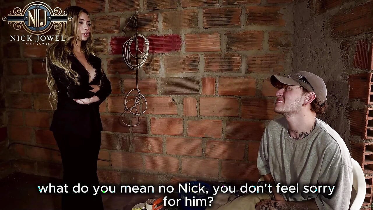 Chief Amber Meadow Fucks a Bricklayer
