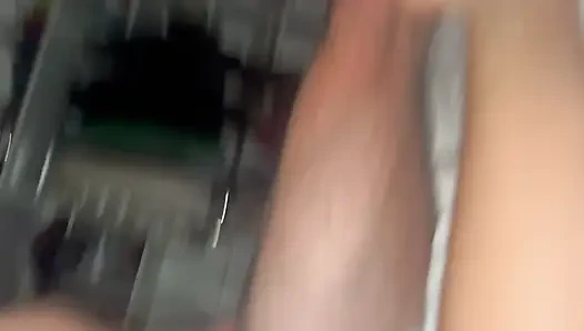 Моя пышная девушка очень распутная, и я подвергаю её дикому сексу — Мика