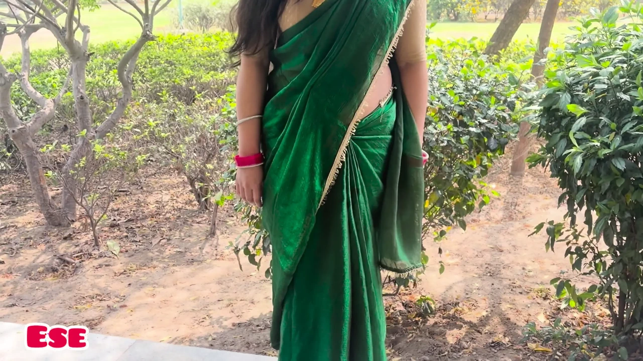 Desi Beautiful Bhabhi Mili Park Mein AUR Ghar tak Aaayi Chudai Ke liye