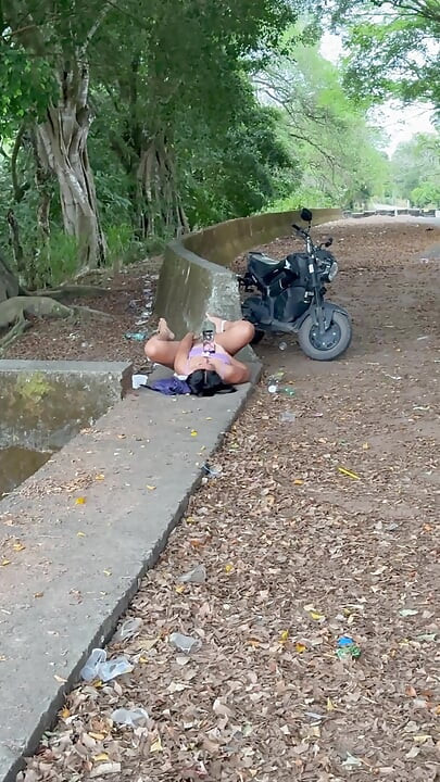 โอ้ เพื่อนบ้าน มึงโดนจับได้ว่าใช้นิ้วกับหีนั้น hahaha