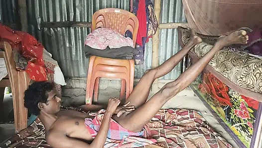 Hintli ev hanımı ki domaltarak sikişiyor