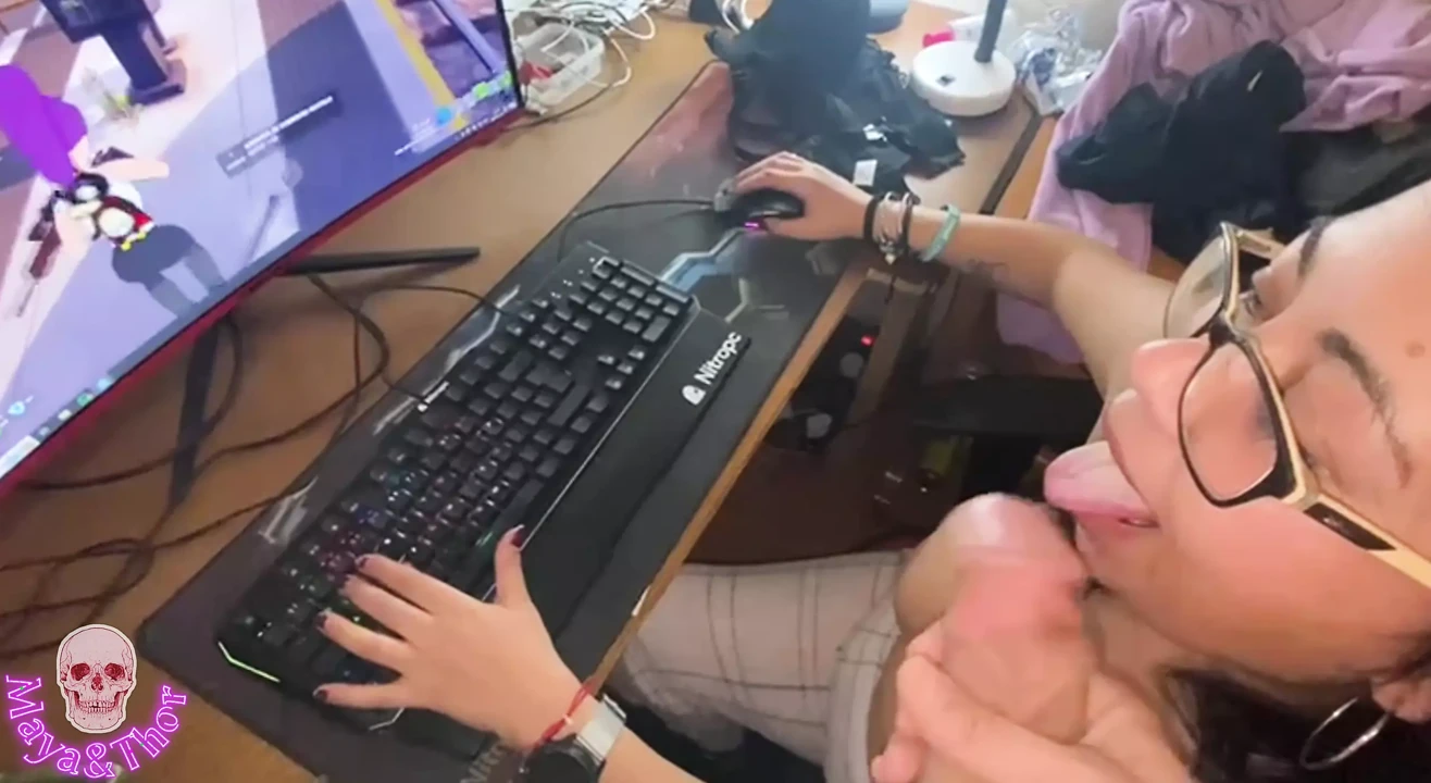 Busty Gamer Girl Sucks It Like a Fucking Playing Fortnite