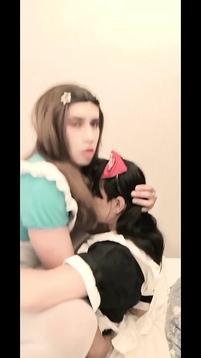 Crossdreser housekeepers have sex in their boss's room