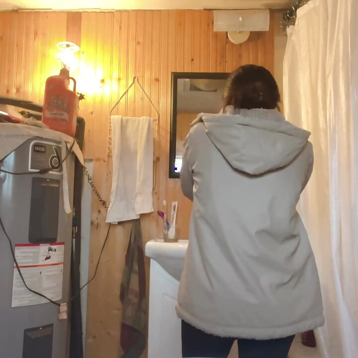 Lagar mat i köket Sedan kan fittan inte vänta Gå och kissa