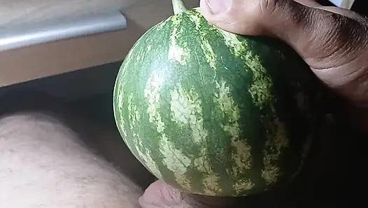 Karpuz çok tatlı ve sulu penisim sevdi!