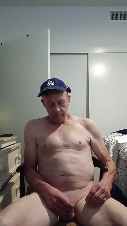 Kenneth Campbell tuvo una paja para exponerse en línea. Su pequeña polla