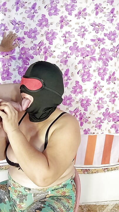 Com tesão indiana mamãe garganta profunda e adoração anal