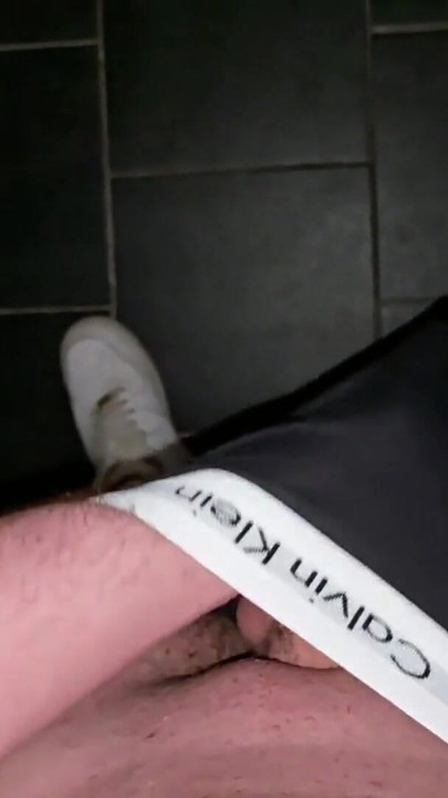 Deutscher Daddy lässt dich in seine schwarzen Calvin Klein Boxershorts abspritzen - PhantomGentX | Clip 2