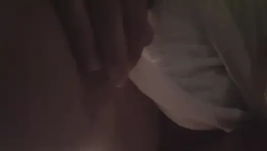 Sürtük Alman kız saunada mastürbasyon yaparken yakalandı