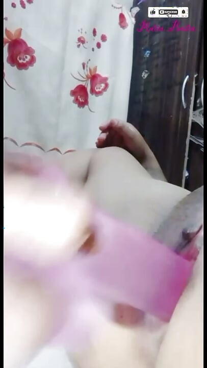 Ditembusi berganda dengan dildo pancutan mani dubur