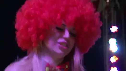 Gadis au pair yang benar-benar nakal - film lengkap