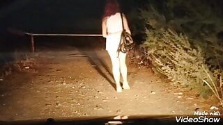 Troia paga con la figa un passaggio a casa (italiano)