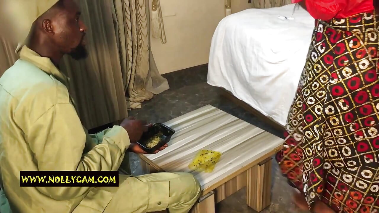Istri orang lain lagi asik nikmatin kontol besar cowok lain