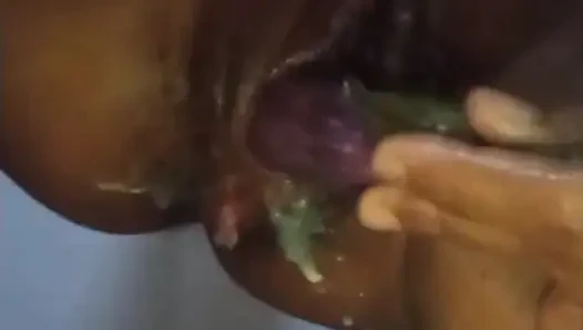 Sri Lankalı evli kadın amcık fışkırtıyor ve osuruyor
