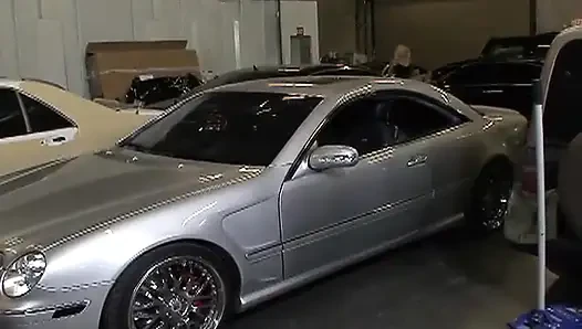 Kacey villainess fickt in der garage mit ihren tattoos