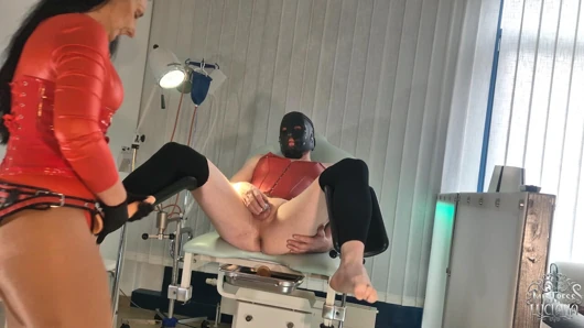 Ich werde dein arschloch auf dem frauenarztstuhl ficken