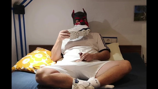 Puppy Wank, cum on Nike Shox