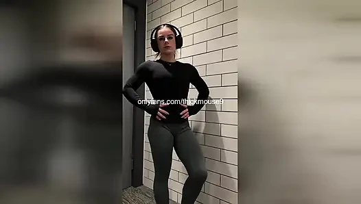Instagram canlı kaza: 18 yaşındaki bakire grup seks - delikler parçalanıyor ve dölleniyor!