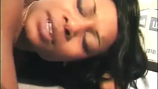 Schwarze muschi lecken, ficken auf dem billardtisch