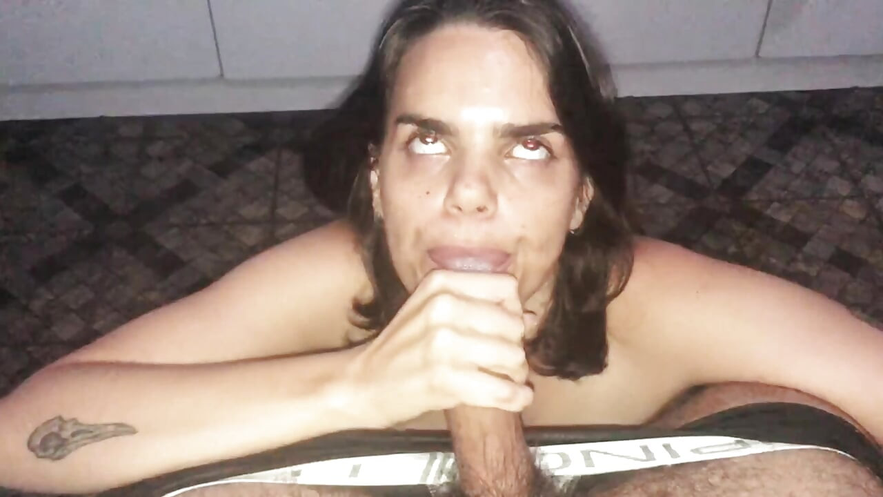 مص زب منتصف الليل