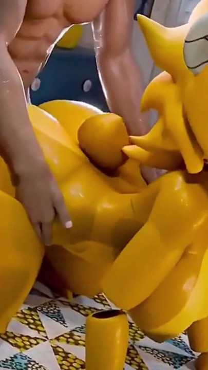 Preso em um armário de armazenamento com a animatrônica mais burra do mundo ... Isso não vai parar | Clipe 1