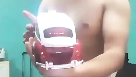 Boksörlü İsa penisine dokunuyor ve 2022'nin Bosina Bochito videosunu gösteriyor