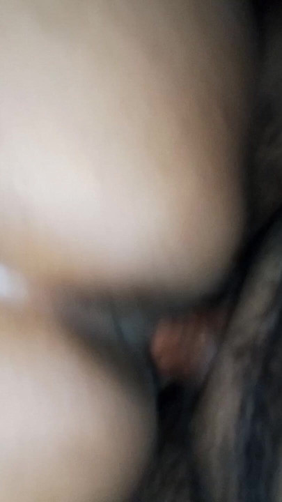 Snažan trenutak iz "Prljavog razgovora Bangladeški novi bračni par seksa u brzom vremenu domaće velike guze i velike sise"
