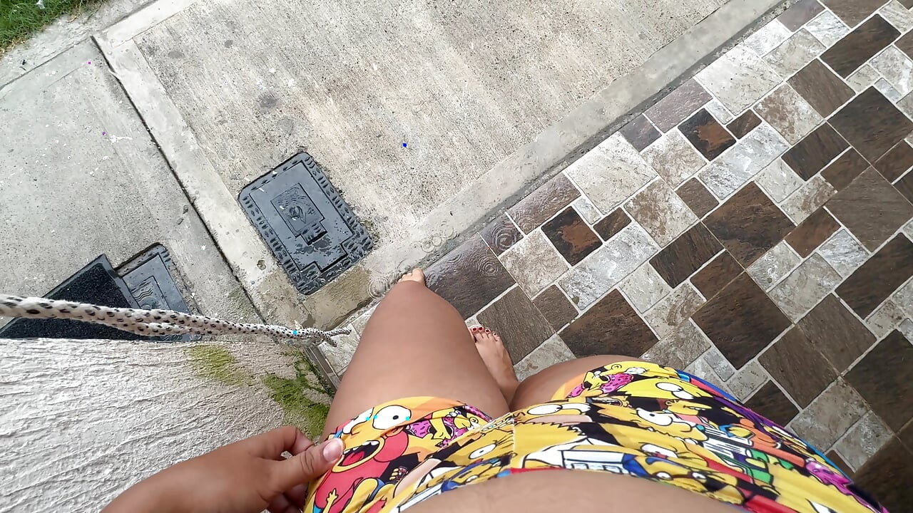 Sunt complet înnebunit să mă masturbez în fața noilor mei vecini