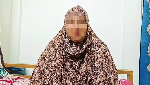 Gadis-gadis luar ruangan desa desi pulang dan mengisap kontol