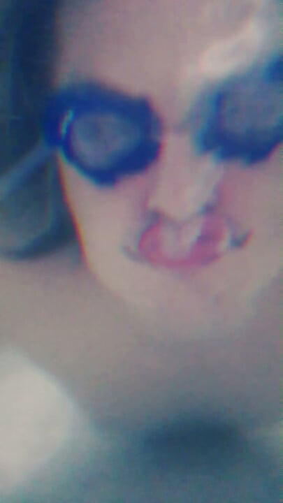 Bandar Sissy talking and screaming underwater to be fucked