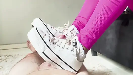 Cumming prematurely on her feet